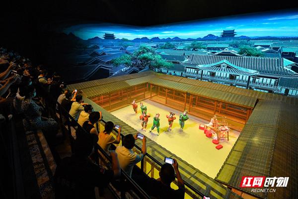 　　《遇見大庸》演藝現(xiàn)場(chǎng)。