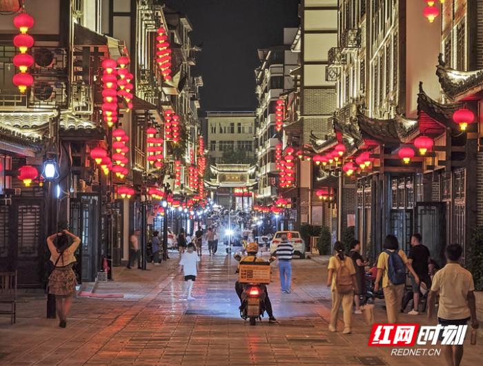 　　改造后的后溶街。