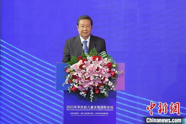 教育部原副部長(zhǎng)、中國(guó)教育國(guó)際交流協(xié)會(huì)會(huì)長(zhǎng)劉利民作主旨報(bào)告 宋基會(huì)供圖