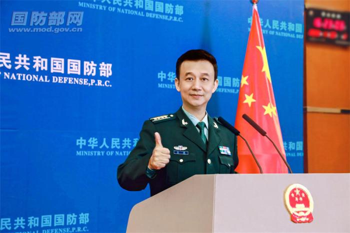 11月24日下午，國防部舉行例行記者會，國防部新聞局局長、國防部新聞發(fā)言人吳謙大校答記者問。呂哲 攝
