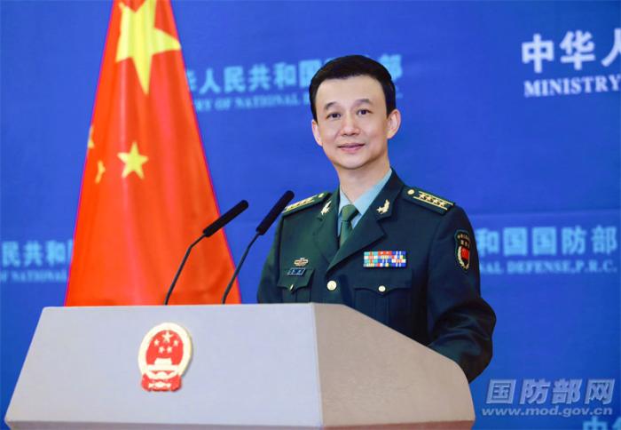 11月24日下午，國防部舉行例行記者會，國防部新聞局局長、國防部新聞發(fā)言人吳謙大校答記者問。何友文 攝