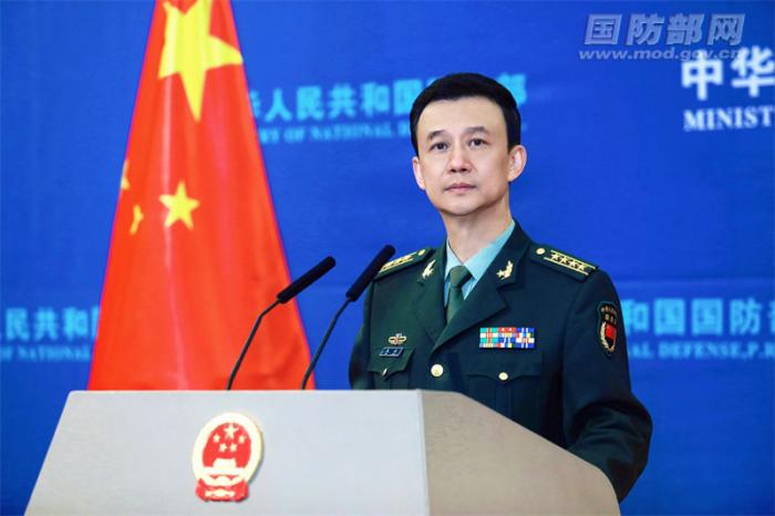 11月24日下午，國防部舉行例行記者會，國防部新聞局局長、國防部新聞發(fā)言人吳謙大校答記者問。何友文 攝
