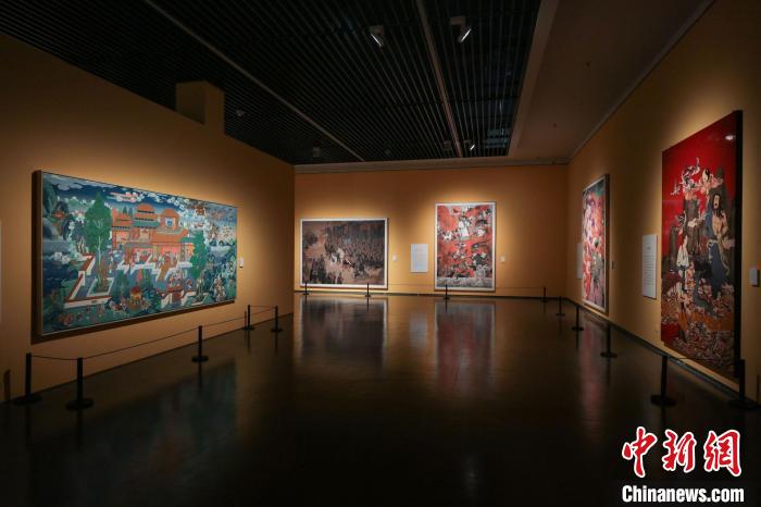 “開(kāi)天辟地——中華創(chuàng)世神話文藝創(chuàng)作與文化傳播工程”成果展?！≈腥A藝術(shù)宮(上海美術(shù)館) 攝