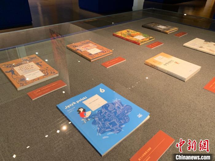 “開(kāi)天辟地——中華創(chuàng)世神話文藝創(chuàng)作與文化傳播工程”成果展。　王笈 攝
