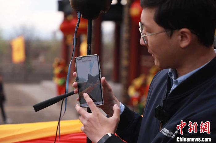 “5G+VR”全景直播可對(duì)景區(qū)進(jìn)行720度實(shí)時(shí)展現(xiàn)?！∠蛏?攝