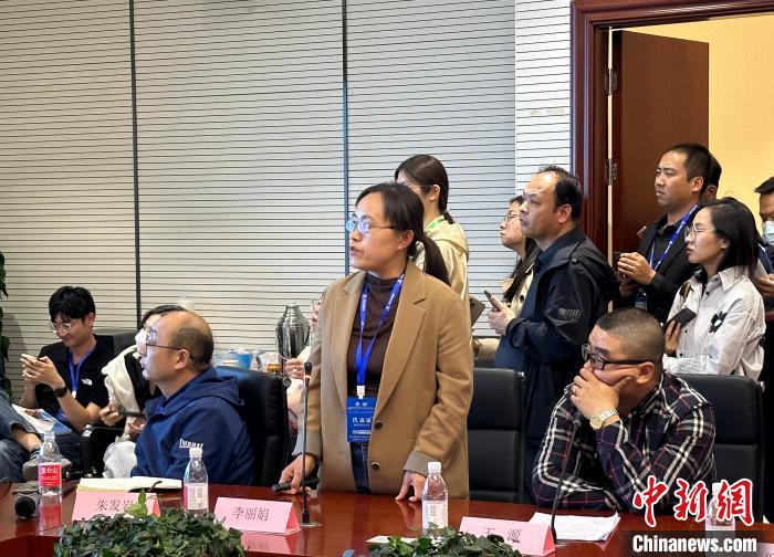 圖為中國科學院青海鹽湖研究所研究員李麗娟演講。　劉洋 攝